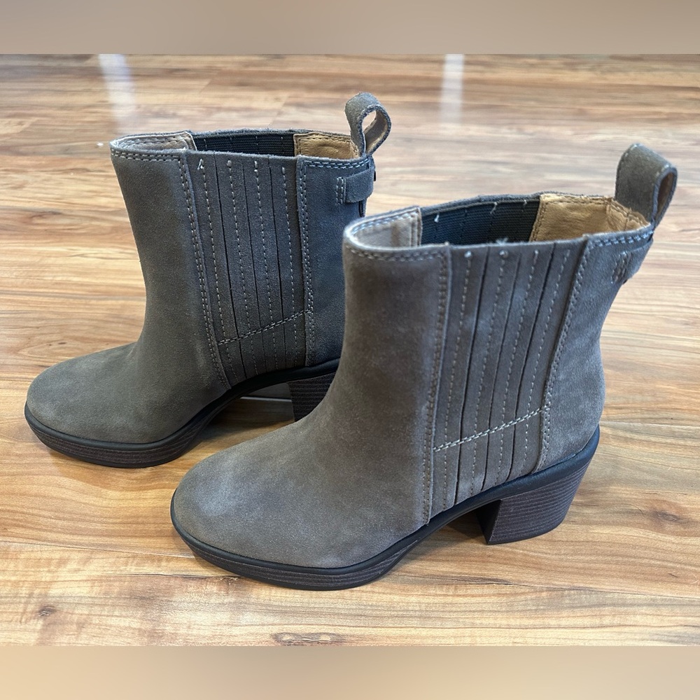 NWOT Crown Vintage Boots